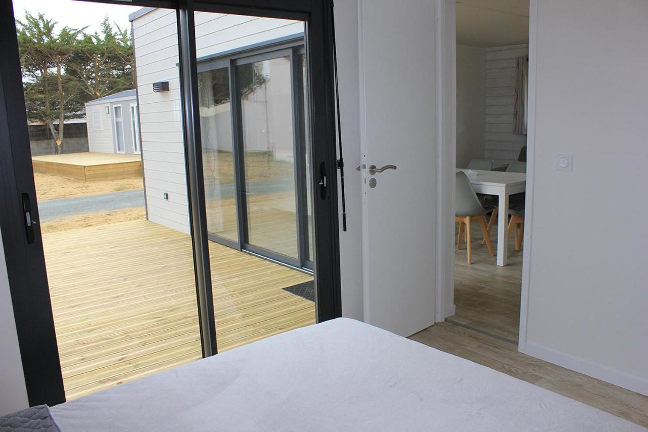 Chalet Pour 6, Domaine Avec Piscine Сент-Илер-де-Рье Экстерьер фото